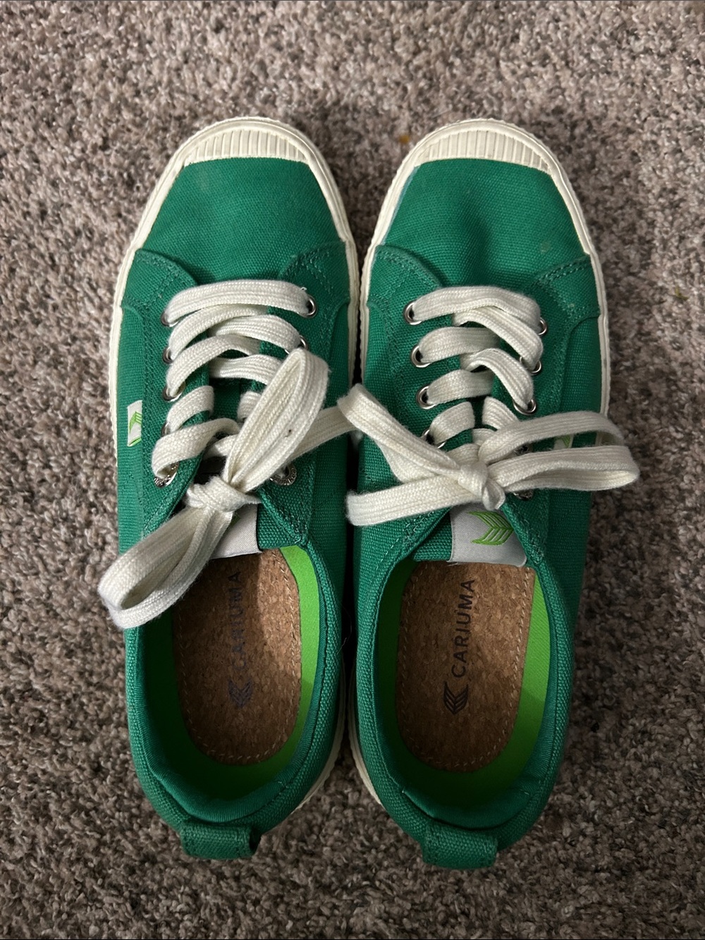 Cariuma Green Canvas Low-Top Sneakers with White Laces. Women’s 8, Men’s 6.5
